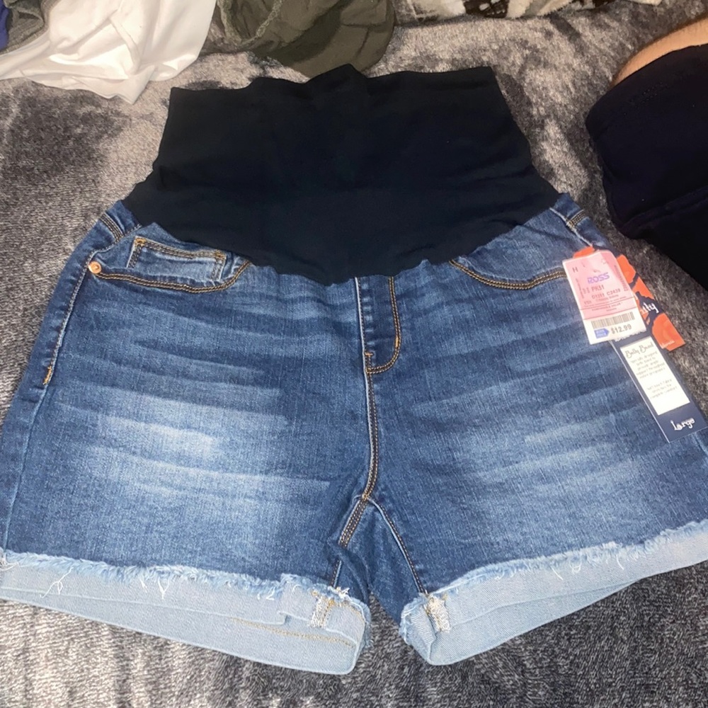 Comfortable maternity denim shorts and size large